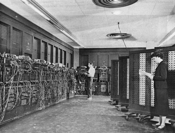 Plik:Glen Beck and Betty Snyder program the ENIAC in building 328 at the Ballistic Research Laboratory.jpg